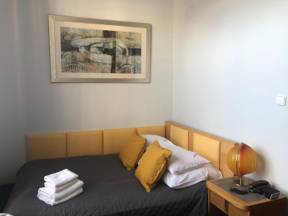 Hotel Bella Еленя-Гура Экстерьер фото