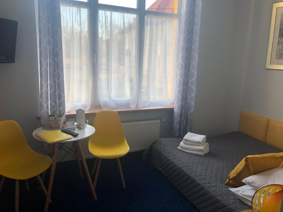 Hotel Bella Еленя-Гура Экстерьер фото